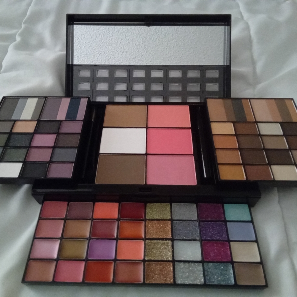 Multi-Color Makeup Palette